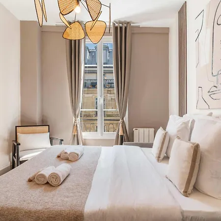 Notre Dame - Premium For 4 *